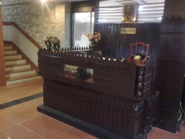 Hotel Arch Manor Deluxe Бопал Интериор снимка