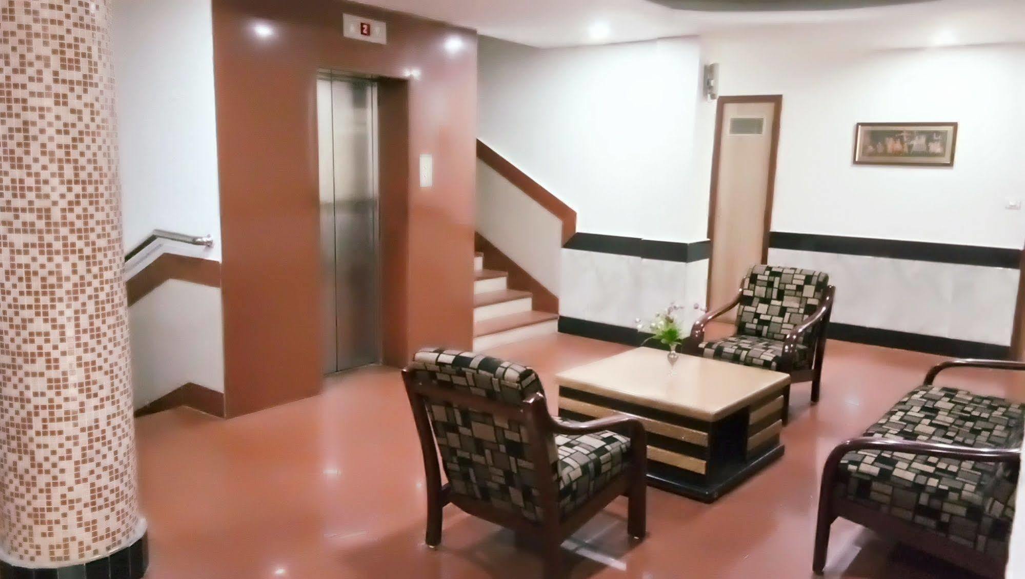 Hotel Arch Manor Deluxe Бопал Екстериор снимка
