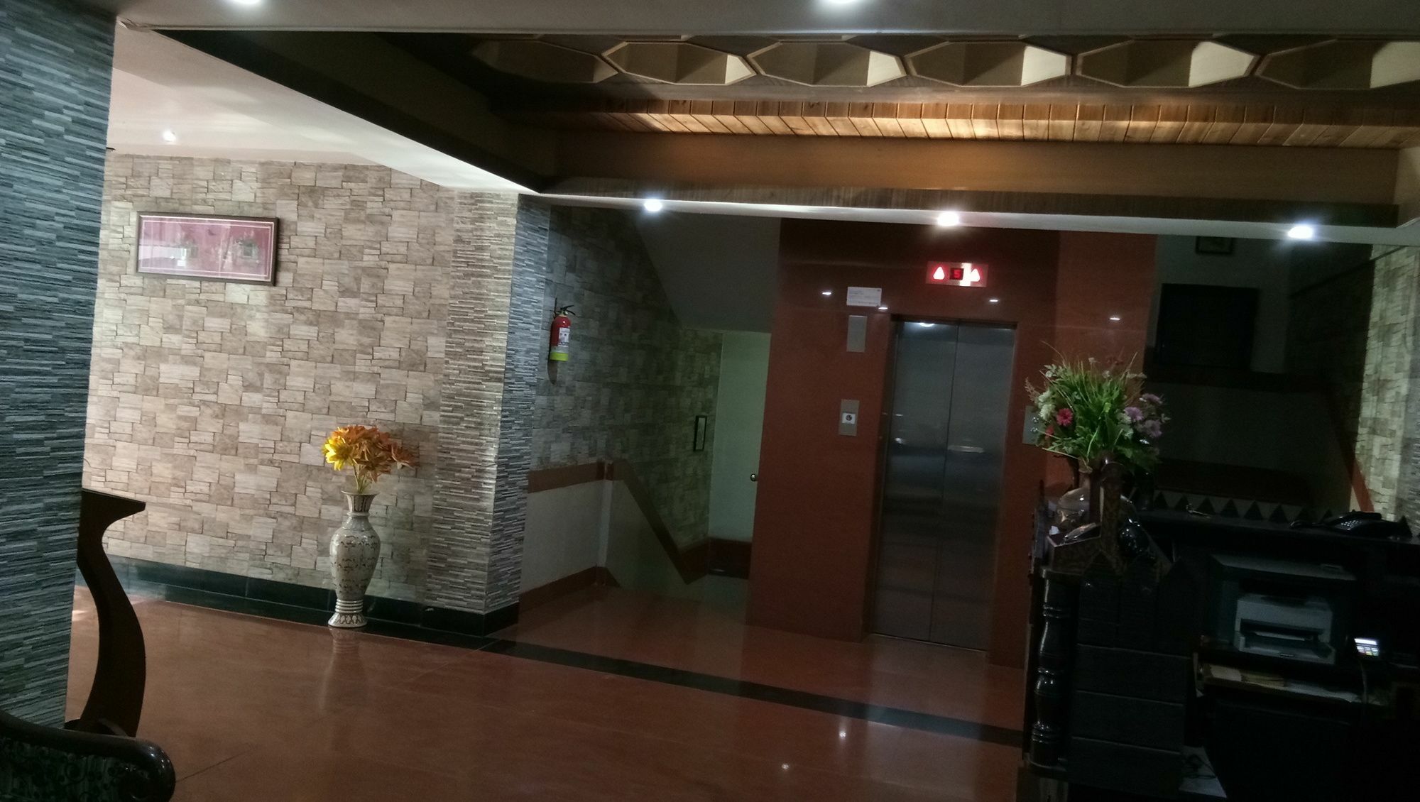 Hotel Arch Manor Deluxe Бопал Екстериор снимка